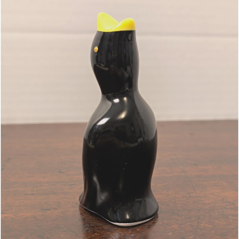 Ceramic Pie Bird Steam Vent, Black & Yellow Solid Animal Theme, 4 in